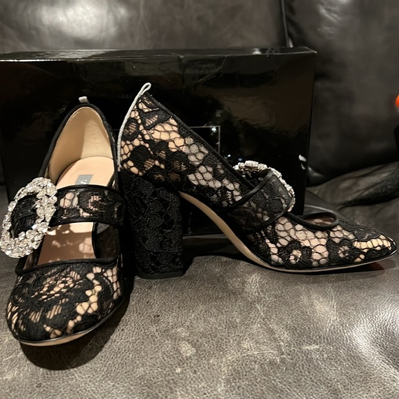 "Authentic Sarah Jessica Parker lace Crystal Mary Janes in size 36." - Picture 2 of 7